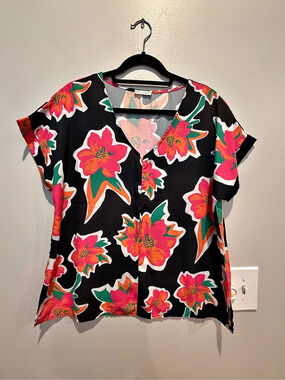 Cotton Bleu  Floral V-Neck Blouse in Black & Pink Size Small